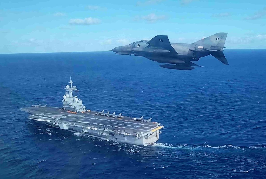 Το αεροπλανοφόρο Charles de Gaulle πέρασε το στενό του Γιβραλτάρ