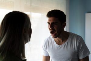 Σοκαριστικό ΒΙΝΤΕΟ: Πήδηξε από παράθυρο ενώ τσακωνόταν με τη σύντροφό του