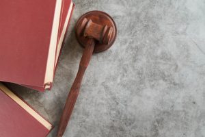Φλωρίδης: Μπλόκο στην απόκτηση παιδιών μέσω παρένθετης μητέρας από ομόφυλα ζευγάρια ανδρών
