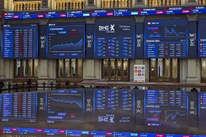 Πτώση στα ευρωπαϊκά Χρηματιστήρια – Στο “κόκκινο” και η Wall Street μετά τις νέες ανακοινώσεις για δασμούς