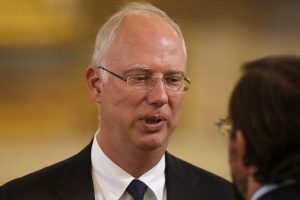 Νέα εποχή: Η διαφορά Ανατολής και Δύσης, σύμφωνα με τον Ντμίτριεφ