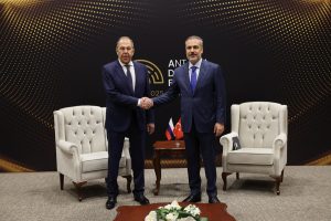 Στην Τουρκία ο Ρώσος ΥΠΕΞ, Σεργκέι Λαβρόφ: Συναντήθηκε με τον Φιντάν, vid