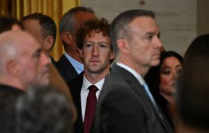 O Zuckerberg σχηματίζει μυστική ομάδα 50 ατόμων για ανάπτυξη «Υπερνοημοσύνης»