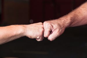 Κων/πολη: Πιάστηκαν στα χέρια παράγοντες ποδοσφαιρικής ομάδας, vid