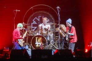 Οι Red Hot Chili Peppers γίνονται μαριονέτες στη σειρά κινουμένων σχεδίων «Love, Death, and Robots», vid