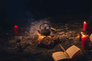 Σατανιστικά σύμβολα και φιγούρες σε αγώνα ποδοσφαίρου λίγο πριν τη Λαμπρή! ΒΙΝΤΕΟ οργής