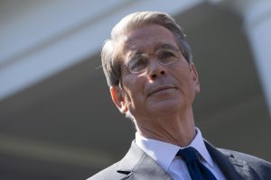 Τον «πρώτο μαγνήτη από σπάνιες γαίες» που κατασκευάστηκε στις ΗΠΑ παρουσίασε live Υπουργός του Τραμπ, vid