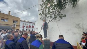Ισπανία: Κρέμασαν και έκαψαν φιγούρα του Τραμπ… «Ιούδα», video