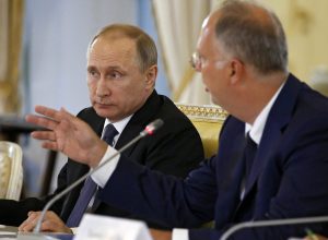 Τι έκανε ο Πούτιν ενώπιον του απεσταλμένου του Τραμπ που δεν το συνηθίζει; video