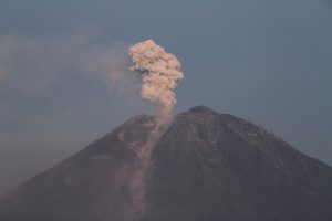Νέα εντυπωσιακή έκρηξη ηφαιστείου στη Ρωσία – Vid