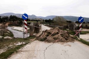 Εισαγγελική έρευνα για την κατάρρευση δρόμου που θα συνέδεε τα παράλια Λάρισας – Μαγνησίας