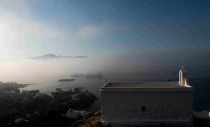 Θρήνος στη Μυτιλήνη: 29χρονος λιμενικός βρέθηκε νεκρός έξω από ξωκλήσι