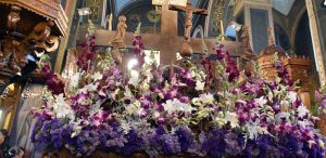 Η συγκλονιστική Λιβανέζα Φαϊρούζ τραγουδάει «Η ζωή εν τάφω» σε εκκλησία της Βηρυτού