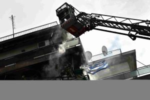Αμπελόκηποι: Φωτιά σε διαμέρισμα στη Μεσογείων – Απεγκλωβίστηκε μία ηλικιωμένη