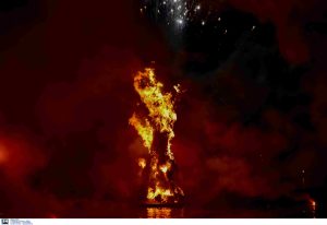 Μεγάλη Παρασκευή στην Εύβοια: Αναβίωσε και φέτος το εντυπωσιακό “Κάψιμο του Ιούδα”, vid