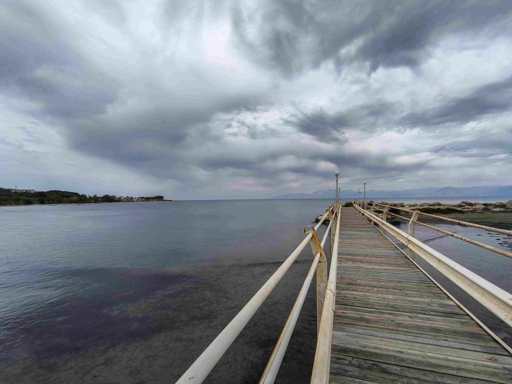 Καιρός σήμερα: Τοπικές βροχές και καταιγίδες – Στους 25 βαθμούς ο υδράργυρος