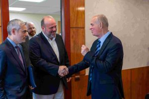 Συνάντηση του υφυπ. Προστασίας του Πολίτη με τον υφυπ. Εργασίας και τον διοικητή της ΔΥΠΑ