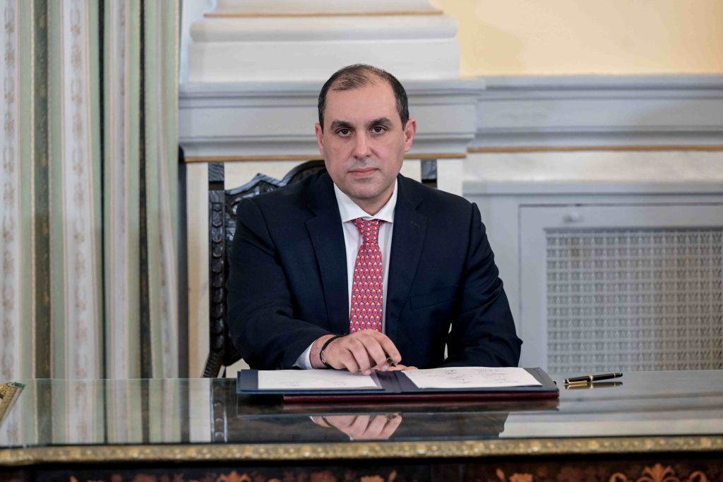 Κ. Κατσαφάδος: Ξεκινούν άμεσα οι αυτοψίες στα καμένα σε Σαλαμίνα και Χαλκιδική