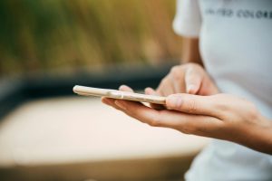 Όχι πάνω από δύο ώρες στο smartphone -Iαπωνική πόλη θέλει να περιορίσει τον χρόνο μπροστά από οθόνες