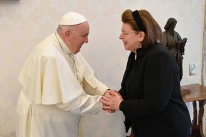 Δήλωση Λίνας Μενδώνη για την εκδημία του Πάπα Φραγκίσκου