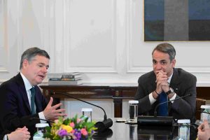 Συνάντηση Μητσοτάκη με πρόεδρο Eurogroup: Η ελληνική οικονομία σημειώνει συνεχή πρόοδο