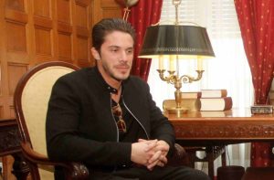 Νίκος Οικονομόπουλος: «Ας ακολουθήσουμε τον Ιησού Χριστό – Ο Σταυρός Του, η αρχή της Ανάστασής μας»