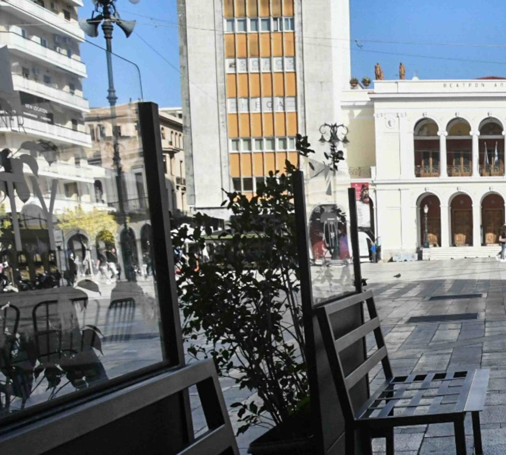 Η Πάτρα γιόρτασε την Πρώτη Ανάσταση- Έμποροι και κάτοικοι ταρακούνησαν το κέντρο της πόλης, vid