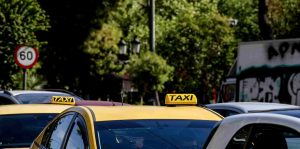 Επεισοδιακή καταδίωξη στο Χαλάνδρι – 46χρονος έκλεψε ταξί και μετά κρύφτηκε σε πυλωτή