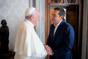 Ο ΣΥΡΙΖΑ θυμάται τη στήριξη του Πάπα στον Αλέξη Τσίπρα για το προσφυγικό