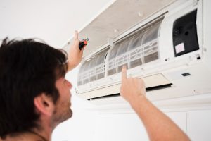 Σημαντικό: Τι πρέπει να γνωρίζετε για τη «νόσο των κλιματιστικών» τώρα που καλοκαιριάζει