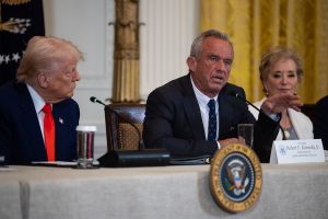 Η ατάκα όλο νόημα του Κένεντι στον Τραμπ: «Ο θείος μου πήγε να το κάνει αυτό και τον σκότωσαν», video