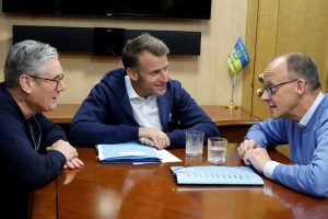Μαστουρωμένοι ηγέτες;; Τα «καρφιά» της Ζαχάροβα και το ΒΙΝΤΕΟ που προκάλεσε κρότο!!