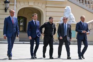 Ευρωπαίοι σε Ρωσία: Εκεχειρία ή κυρώσεις – Μεντβέντεφ: Βάλτε στον κ@@@ τα σχέδιά σας