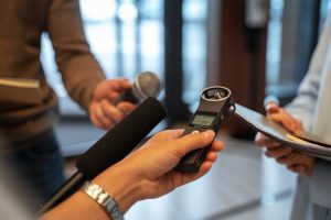 Πρόεδρος χώρας… αγρίεψε με δημοσιογράφο! Δείτε τι έγινε, video