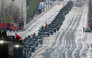 Συνεχίζονται οι πρόβες στους δρόμους της Μόσχας για την παρέλαση της Παρασκευής, vid