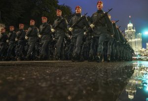 Κινεζικός στρατός στους δρόμους της Μόσχας! Viral τα ΒΙΝΤΕΟ