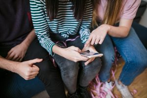 Ακόμα μία χώρα θέλει να απαγορεύσει την πρόσβαση ανηλίκων κάτω των 16 ετών στα social media