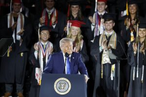 Ο Τραμπ είπε πως όσο είναι πρόεδρος «οι άνδρες δεν θα αγωνίζονται στα γυναικεία αθλήματα», vid