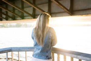 Δραματικό ΒΙΝΤΕΟ: Την πρόλαβαν δευτερόλεπτα πριν αυτοκτονήσει