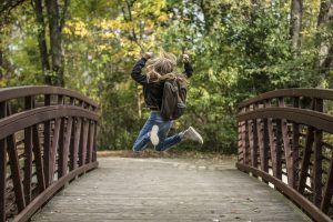 Ζήτησε από την κόρη της να χαμογελάει περισσότερο στη σχολική γιορτή και εκείνη την τρόλαρε μοναδικά!(vid)