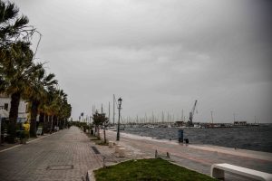 Ραγδαία μεταβολή του καιρού σήμερα με ισχυρές βροχές, καταιγίδες και “βουτιά” της θερμοκρασίας