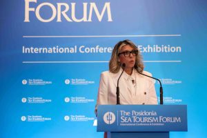Άννα Καραμανλή: Η υφυπουργός Τουρισμού στο 8ο Posidonia Sea Tourism Forum στο Ηράκλειο