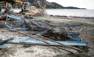 Θεσσαλονίκη: Μπάζα και απόβλητα σε μάντρα στα δυτικά χωρίς άδεια