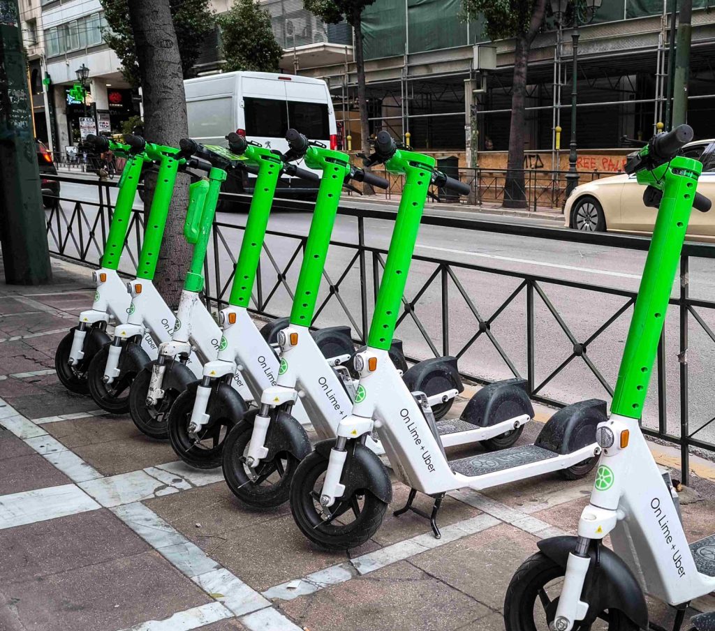 Αθήνα: Ο νέος κανονισμός φέρνει τα πάνω κάτω  στην κυκλοφορία των πατινιών – Δείτε τις αλλαγές