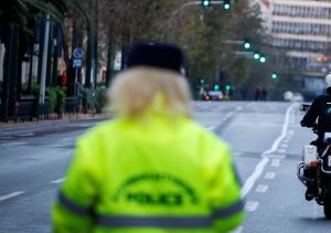 Διακοπή κυκλοφορίας στη λεωφόρο Σουνίου λόγω της πυρκαγιάς στην Παλαιά Φωκαία