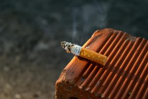 Φρίκη στη Λάρισα: Παιδιά είχαν σημάδια στο σώμα τους από σβήσιμο τσιγάρου – Αύριο απολογείται η μητέρα