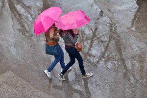 Meteo: Άνοιξαν οι ουρανοί σήμερα στην Αττική – Έπεσαν 15,8 χιλιοστά βροχής στο κέντρο της Αθήνας!