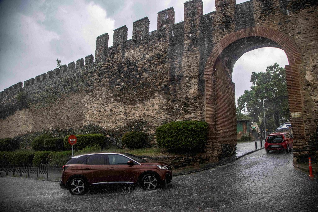 Νέο έκτακτο δελτίο της ΕΜΥ προειδοποιεί για Βροχές, καταιγίδες και χαλάζι – Πού θα «χτυπήσει» η κακοκαιρία