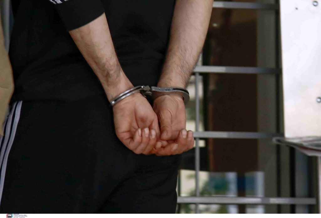 Θεσσαλονίκη: Δίωξη για ανθρωποκτονία εκ προθέσεως στον 50χρονο που σκότωσε την αδερφή του