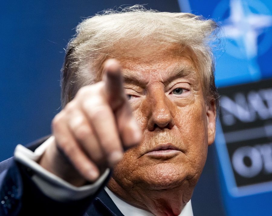 Η είσοδος του Τραμπ στο κατάμεστο στάδιο: «USA, USA», φώναζε ο κόσμος, video